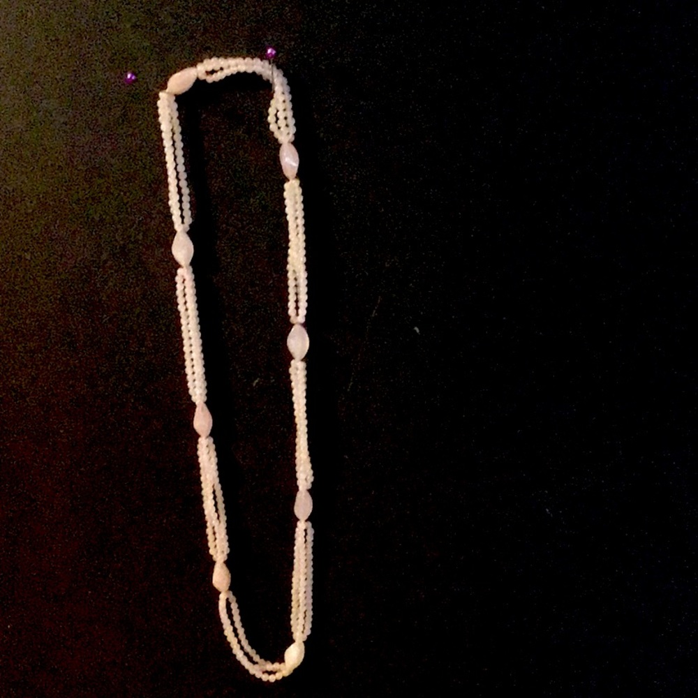 Necklace in pink quartz.